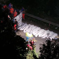 Tin tức trong ngày - Italia: Xe lao khỏi cầu cạn, 24 người chết