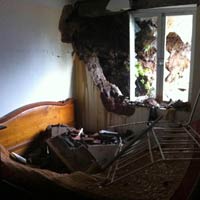 Tin tức trong ngày - Nửa đêm đá đổ sập nhà, chủ nhà thoát chết