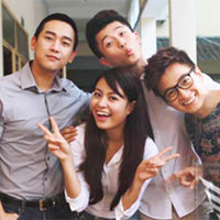 - Hoàng Thùy Linh nhí nhảnh đóng phim