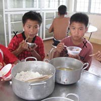 Tin tức trong ngày - Những đứa bé suýt bị chôn sống theo mẹ