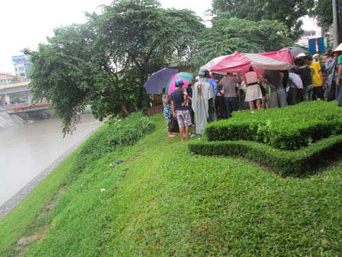 Ngã sông Tô Lịch, công nhân môi trường tử vong - 1