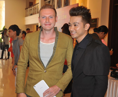 Sao Việt hát về Đạo làm con - 7