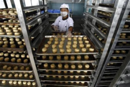 Trung Quốc: Bán lại bánh trung thu tồn kho 2 năm - 1
