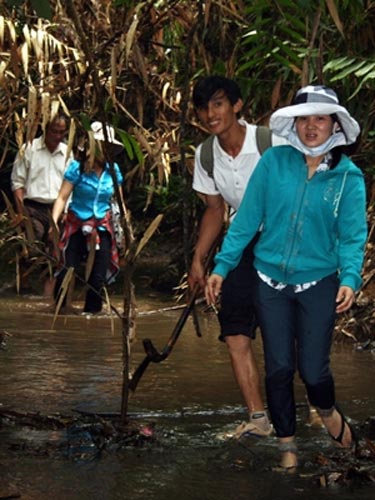 Hang Thoát y chốn thâm sơn cùng cốc - 2