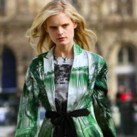 Xu hướng thời trang - Lựa họa tiết Hawaii vớt vát nắng cuối hạ