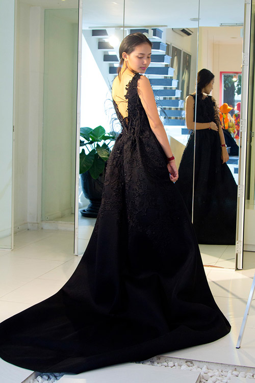 Như Thảo chăm sóc lưng ong nuột nà - 12