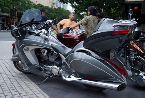 Dàn Harley-Davidson khủng trên phố Sài Gòn - 2