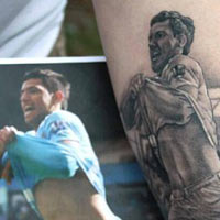 Bóng đá - Aguero "hiện hình" trên tay fan cuồng