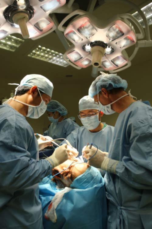 Người hơn 30 năm mang "mặt quỷ" được phẫu thuật - 2