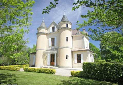 Ngắm lâu đài giá chỉ bằng nhà bình dân - 1