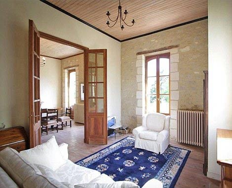 Ngắm lâu đài giá chỉ bằng nhà bình dân - 11