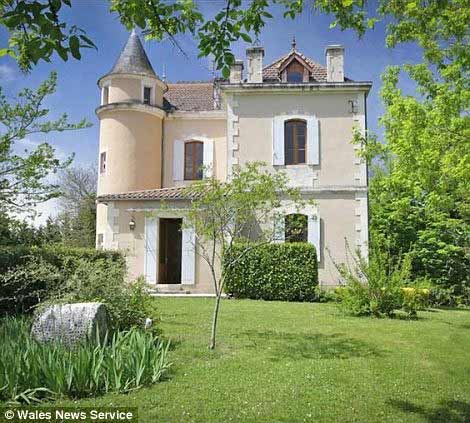 Ngắm lâu đài giá chỉ bằng nhà bình dân - 4