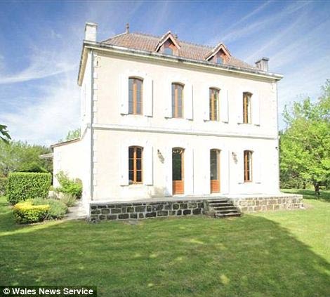 Ngắm lâu đài giá chỉ bằng nhà bình dân - 5