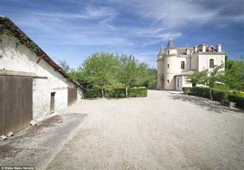 Ngắm lâu đài giá chỉ bằng nhà bình dân - 6