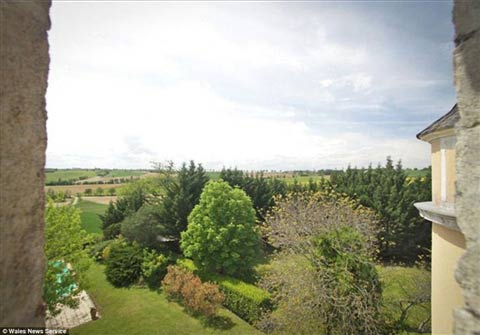 Ngắm lâu đài giá chỉ bằng nhà bình dân - 7