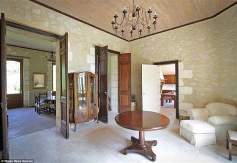 Ngắm lâu đài giá chỉ bằng nhà bình dân - 8