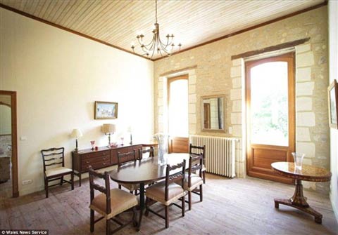 Ngắm lâu đài giá chỉ bằng nhà bình dân - 9