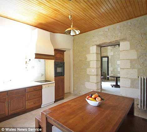 Ngắm lâu đài giá chỉ bằng nhà bình dân - 14