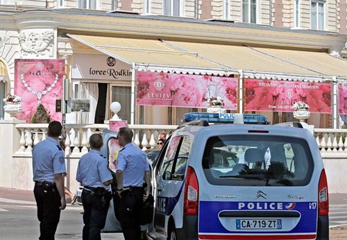 Cảnh sát Pháp điên đầu với nạn cướp ở Cannes - 1