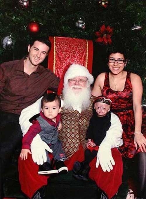 Bé gái 6 tuổi thân thể bà già - 11