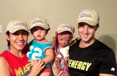 Bé gái 6 tuổi thân thể bà già - 10