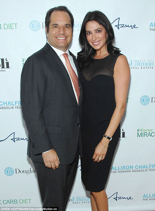 “Trùm” Simon Cowell làm vợ bạn có bầu - 5