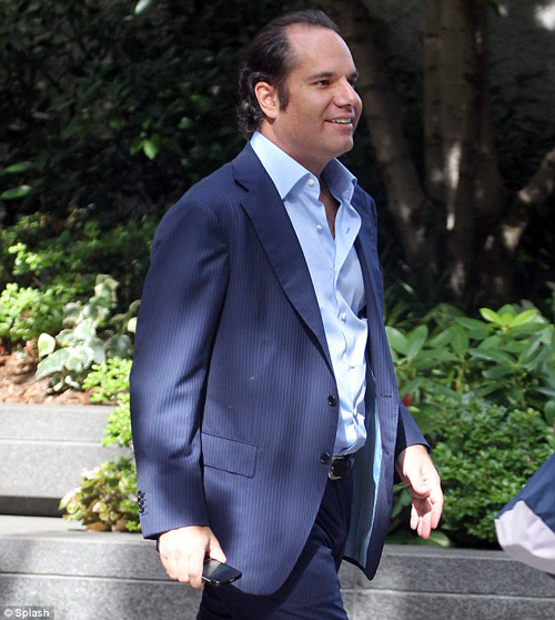 “Trùm” Simon Cowell làm vợ bạn có bầu - 4