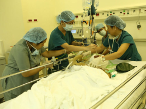 Khuôn mặt mới của "dị nhân” sau bóc tách khối u - 2