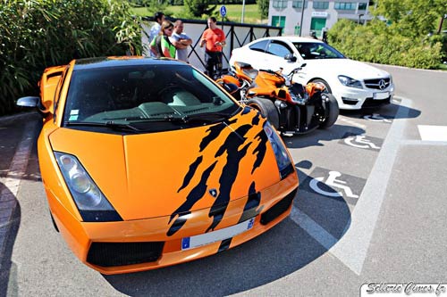 Lamborghini Gallardo đọ dáng bên mô tô khủng - 2
