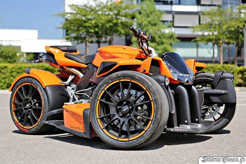 Lamborghini Gallardo đọ dáng bên mô tô khủng - 4