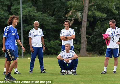 Bản sao Luiz đột nhập sân tập Chelsea - 3