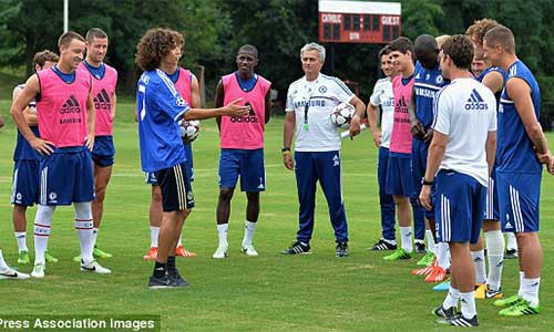 Bản sao Luiz đột nhập sân tập Chelsea - 6