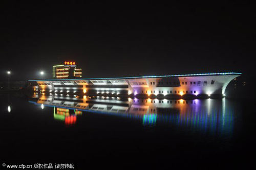 "Tàu sân bay Mỹ" bị bỏ hoang ở TQ - 2