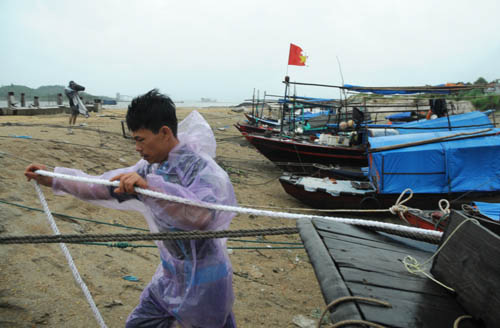 Bão tan, nước biển vẫn dâng cao - 8