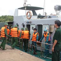 Tin tức trong ngày - Vụ chìm tàu: Điều trực thăng tới cứu hộ