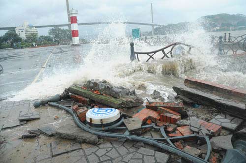 Quảng Ninh thiệt hại 10 tỷ đồng vì bão - 1