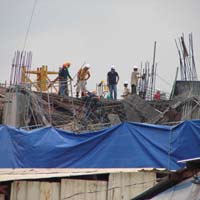 Tin tức trong ngày - Sập công trình thương mại ở Bình Dương