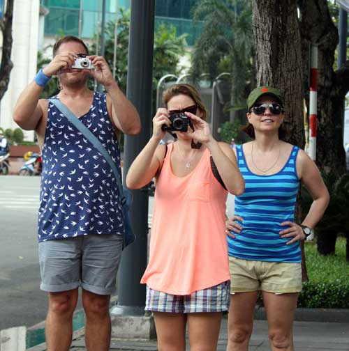 CĐV SLNA diễu hành rầm rộ cổ vũ đội nhà - 11