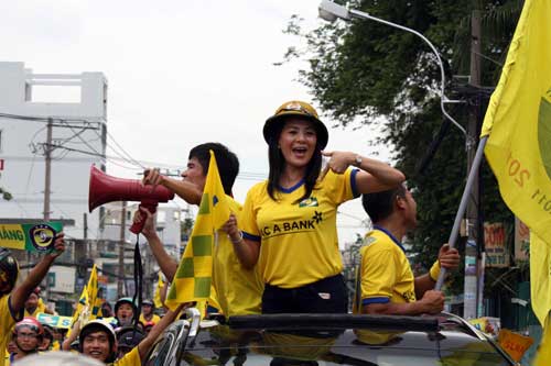 CĐV SLNA diễu hành rầm rộ cổ vũ đội nhà - 7