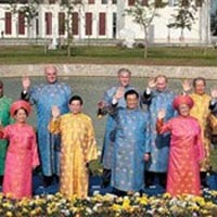 Tin tức trong ngày - Lễ phục Việt Nam: Ai mặc?