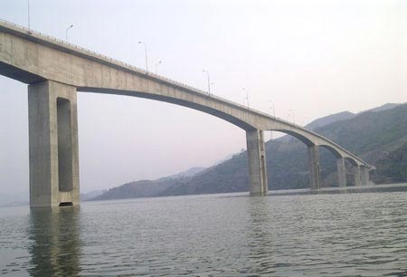 Ăn rau rừng, uống nước suối xây cầu kỷ lục - 2