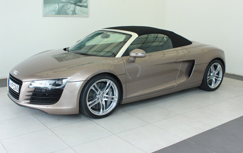 Bộ đôi Audi R8 V10 2014 đầu tiên đến Sài Gòn - 1