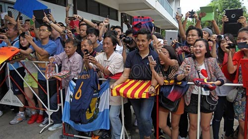 Thái Lan “phát cuồng” vì Messi, Neymar - 5