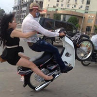 Thằng khờ tự dưng được vợ - 4