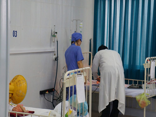 Vụ trẻ suýt bị chôn sống: "Cấm cửa" báo chí và người nhà - 2