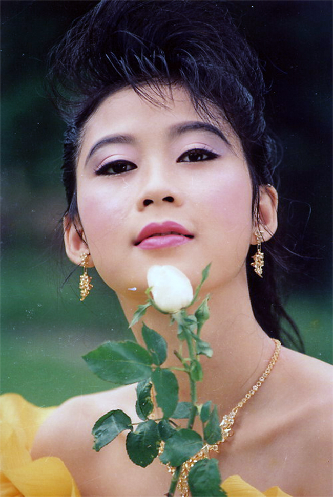 Diễm Hương sinh năm 1970 được coi là một trong những diễn viên thế hệ vàng của điện ảnh Việt Nam thời kỳ phim mỳ ăn liền