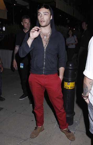 Khi quý ông quần đỏ, quần hồng! - 6