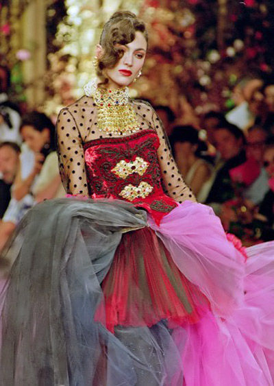 Đồ "bóp dáng" đã mê hoặc phụ nữ thế nào? - 11