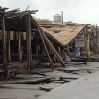 Tin tức trong ngày - Bão số 6: Nam Định, Thanh Hóa thiệt hại nặng