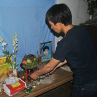 Tin tức trong ngày - Truy tặng huy hiệu "Tuổi trẻ dũng cảm" cho người nhường áo phao